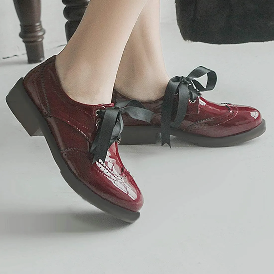 AIMODOR Womens Lace Up Flat Wingtip Oxford Patent Leather Chunky Low Heel Brogue Shoes