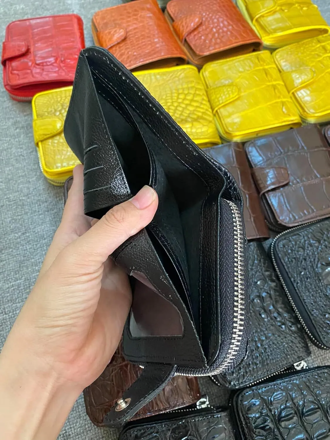 Genuine Alligator Leather Minimalist Wallets Credit Card Holder for women's (Black Hornback)