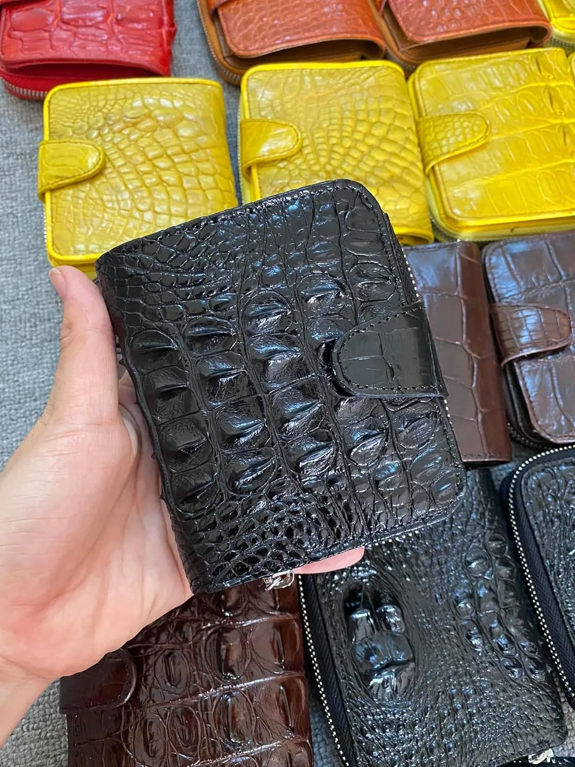Genuine Alligator Leather Minimalist Wallets Credit Card Holder for women's (Black Hornback)
