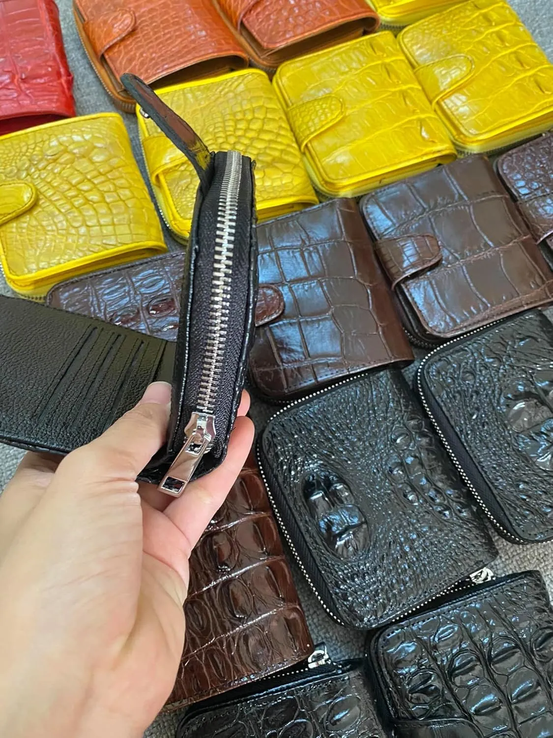 Genuine Alligator Leather Minimalist Wallets Credit Card Holder for women's (Black Hornback)