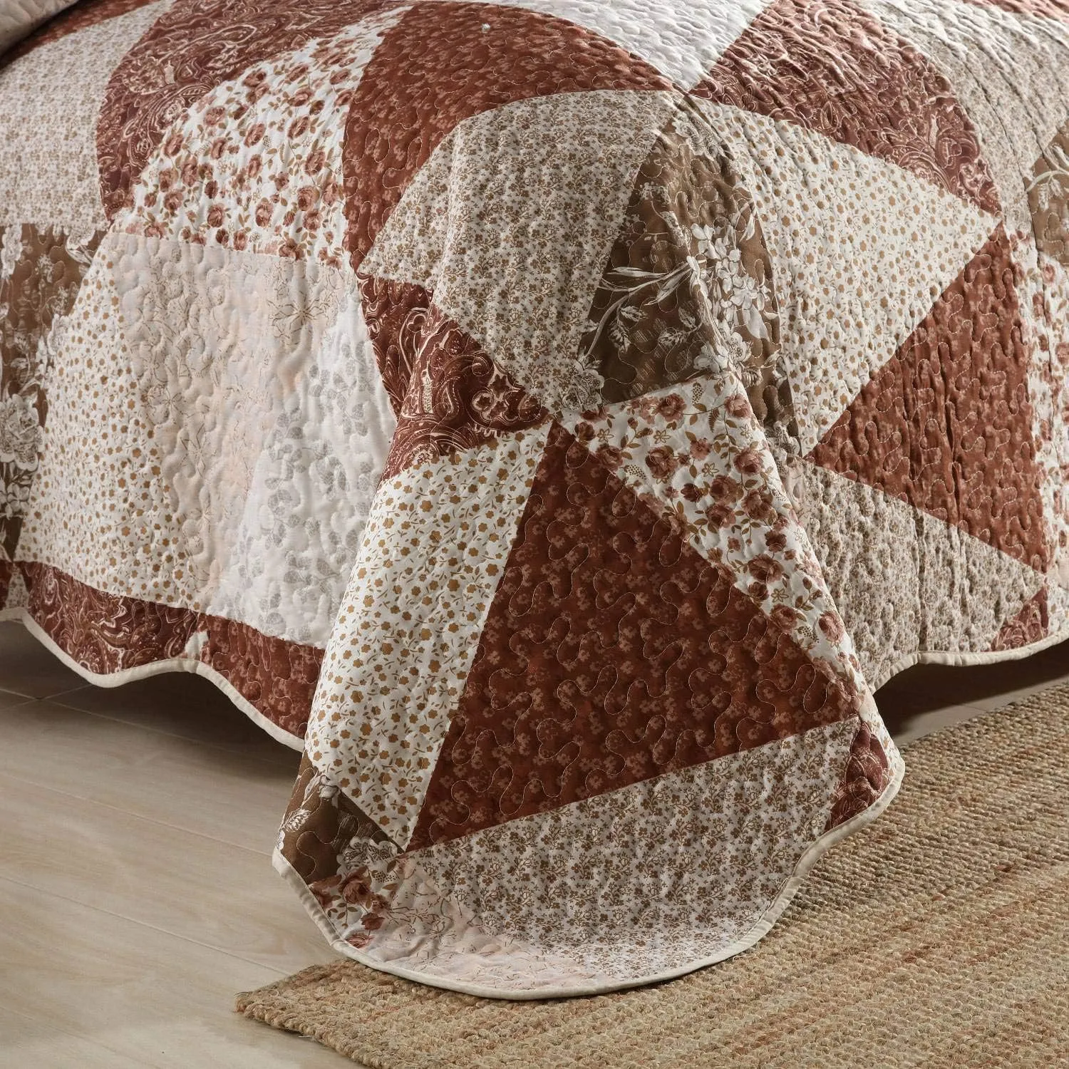 HoneiLife Quilt Set King Size - 3 Piece Microfiber Quilts Reversible Bedspreads Patchwork Coverlets Floral Bedding Set All Season Quilts with Triangle and Floral Print Pattern