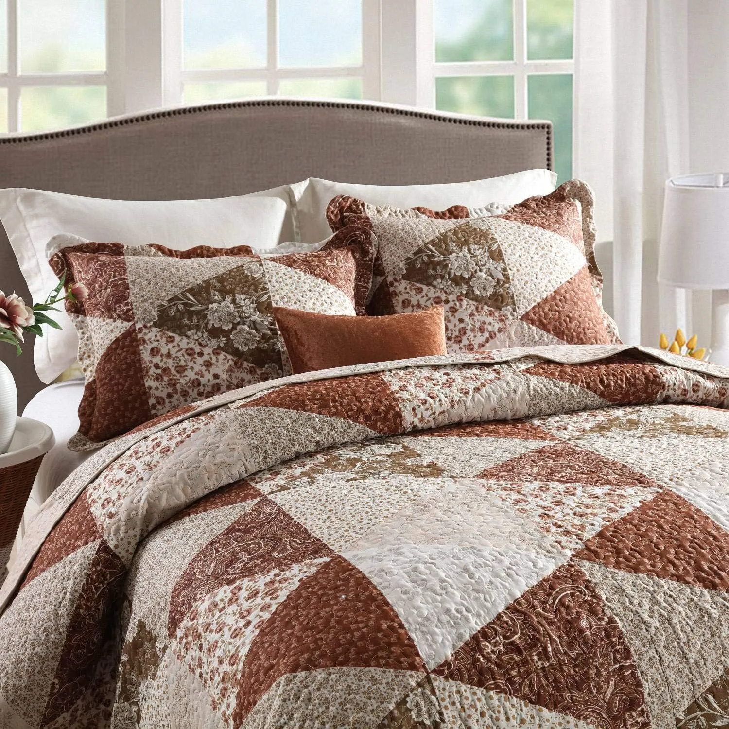 HoneiLife Quilt Set King Size - 3 Piece Microfiber Quilts Reversible Bedspreads Patchwork Coverlets Floral Bedding Set All Season Quilts with Triangle and Floral Print Pattern