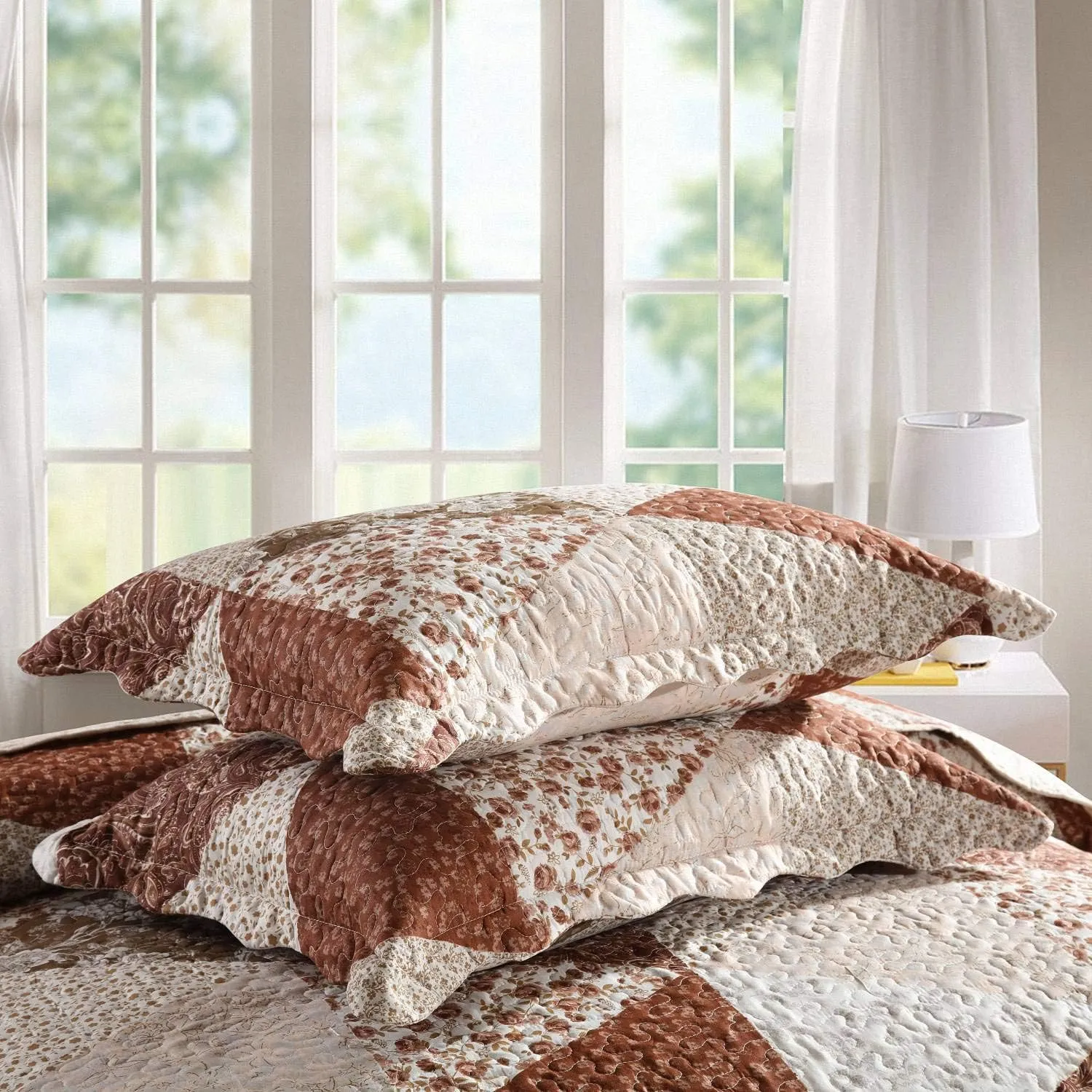HoneiLife Quilt Set King Size - 3 Piece Microfiber Quilts Reversible Bedspreads Patchwork Coverlets Floral Bedding Set All Season Quilts with Triangle and Floral Print Pattern