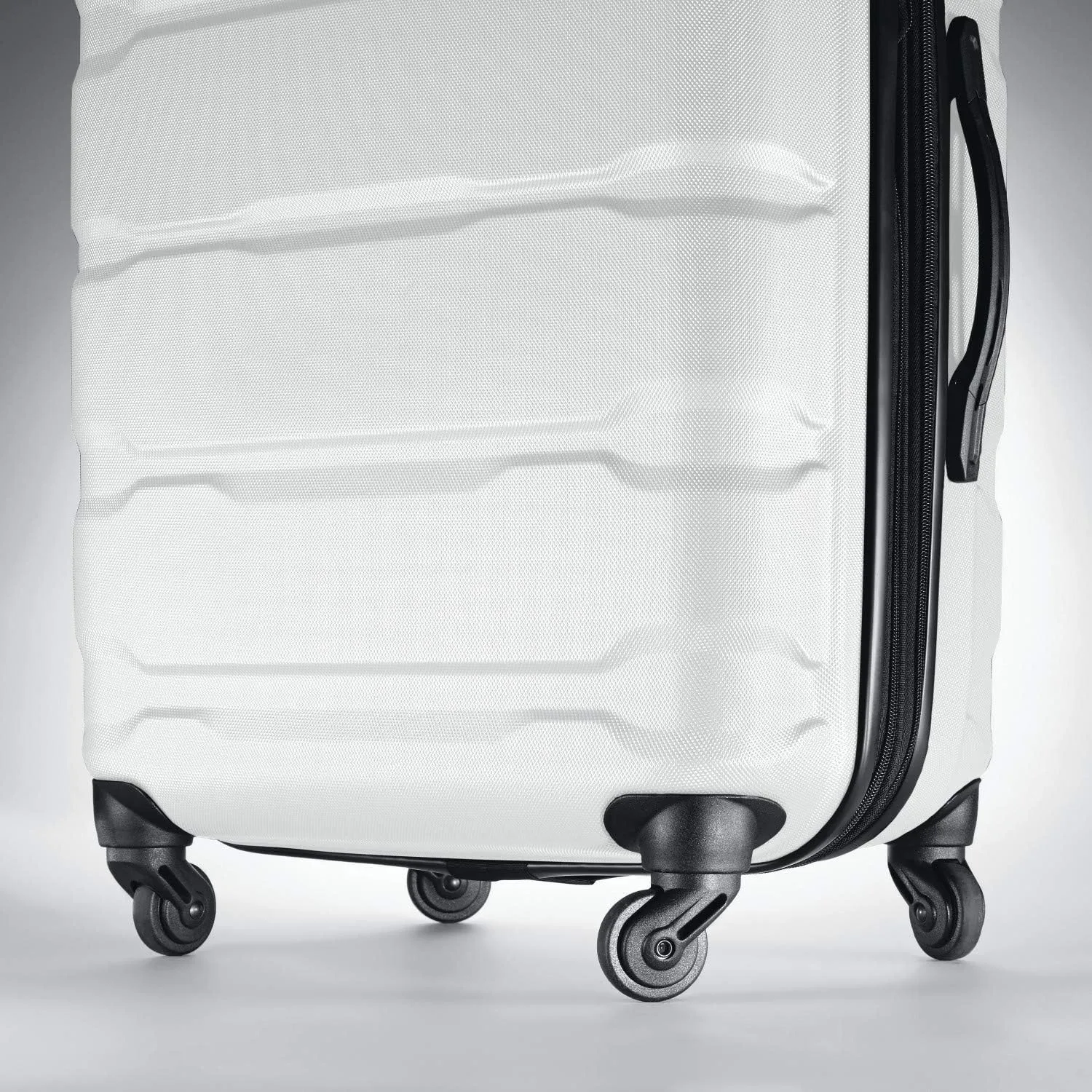 Samsonite Omni PC Hardside Expandable Luggage with Spinner Wheels, Checked-Large 28-Inch, White